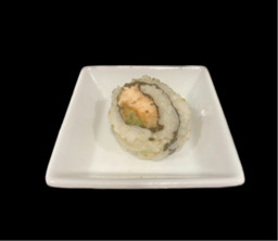 Sushi rolletje met warm gerookte zalm